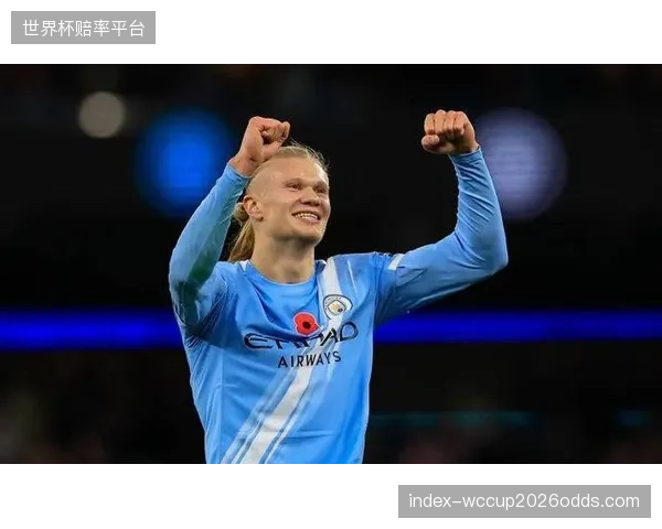 索尔巴肯教练围绕哈兰德打造的进攻体系效率极高，但后场出球在高压下存有隐患。